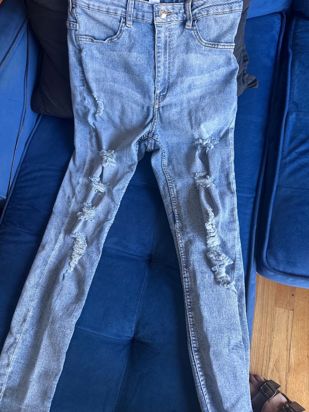 H&M Divided Light Wash Distressed Skinny Jeans 10 28 Inseam